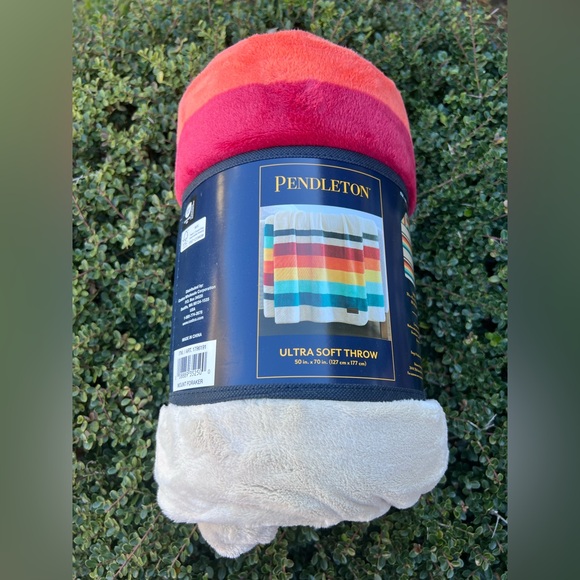 Pendleton 50x70” Plush Throw Soft Plush MOUNT FORAKER 100% Polyester New - Picture 7 of 10